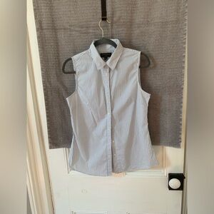 Tailored sleeveless shirt